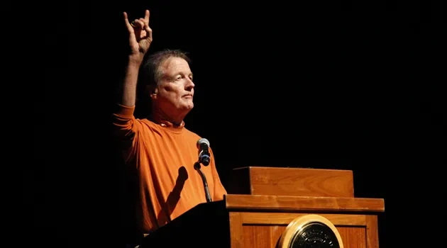 UT Family Lines Up Behind President Bill Powers