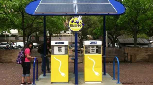 UT Students Pump Up at Campus Solar Station