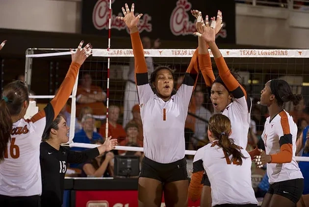 No. 8 Texas Volleyball Knocks Off Kansas in Big 12 Opener